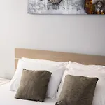 F9 1, Private Double With Private Bathroom In Shared Flat Homestay