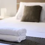 F9 1, Private Double With Private Bathroom In Shared Flat Homestay