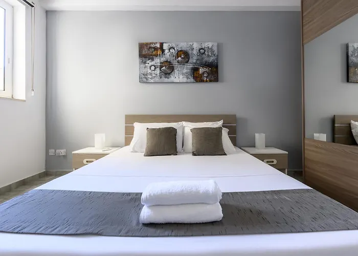 F9 1, Private Double With Private Bathroom In Shared Flat Homestay *