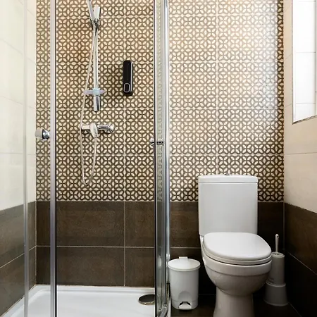 F9 1, Private Double With Private Bathroom In Shared Flat *