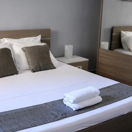 F9 1, Private Double With Private Bathroom In Shared Flat