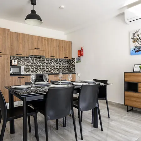 F9 1, Private Double With Private Bathroom In Shared Flat Privatunterkunft *