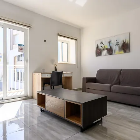 Privatunterkunft F9 1, Private Double With Private Bathroom In Shared Flat
