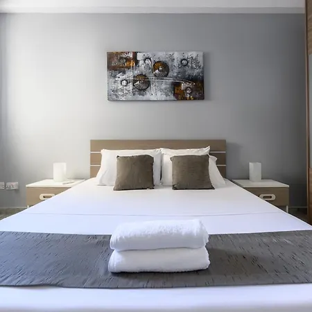 F9 1, Private Double With Private Bathroom In Shared Flat Privatunterkunft *
