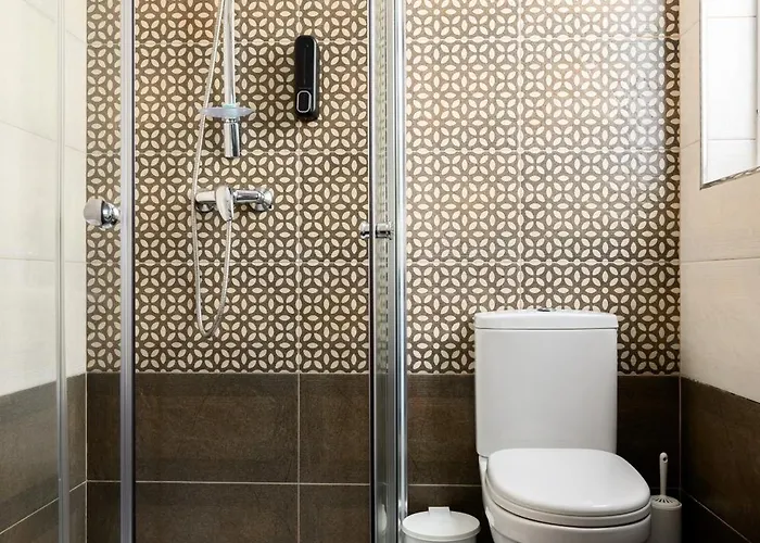 F9 1, Private Double With Private Bathroom In Shared Flat *