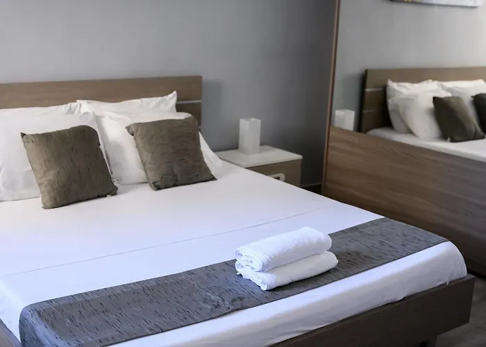 F9 1, Private Double With Private Bathroom In Shared Flat